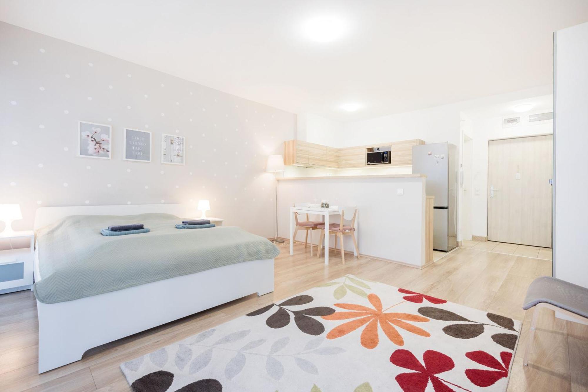 The Chic Crib With Balcony Budapeste Exterior foto