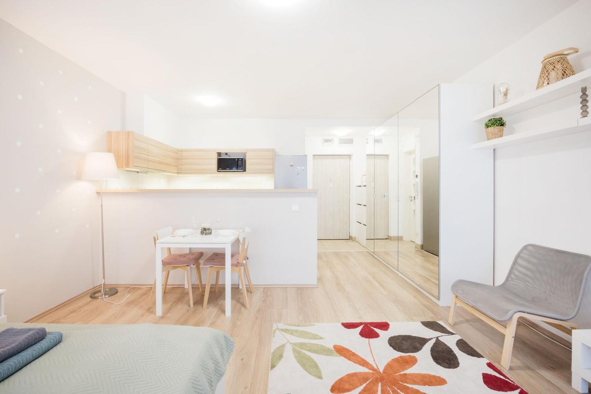 The Chic Crib With Balcony Budapeste Exterior foto