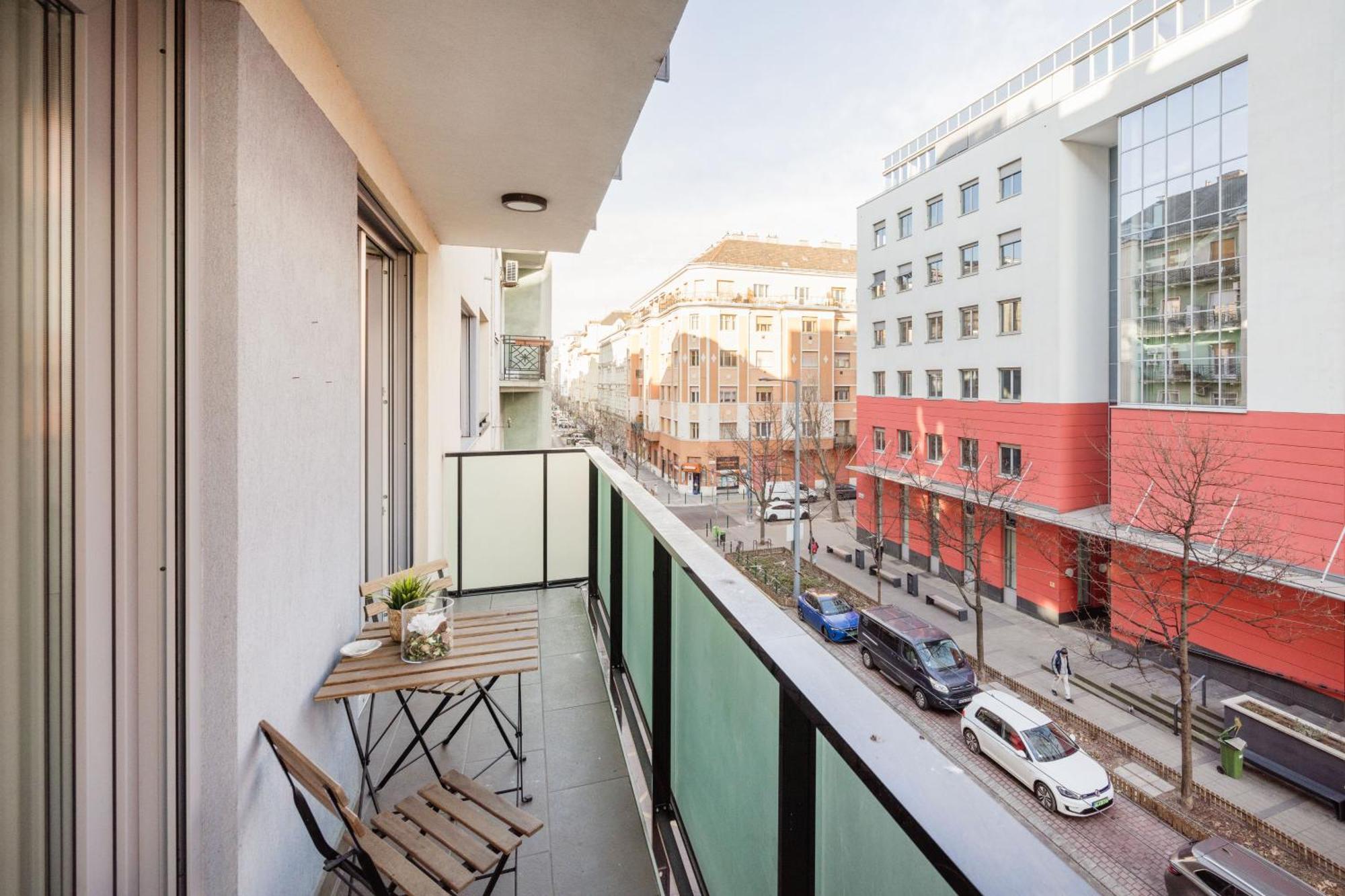 The Chic Crib With Balcony Budapeste Exterior foto