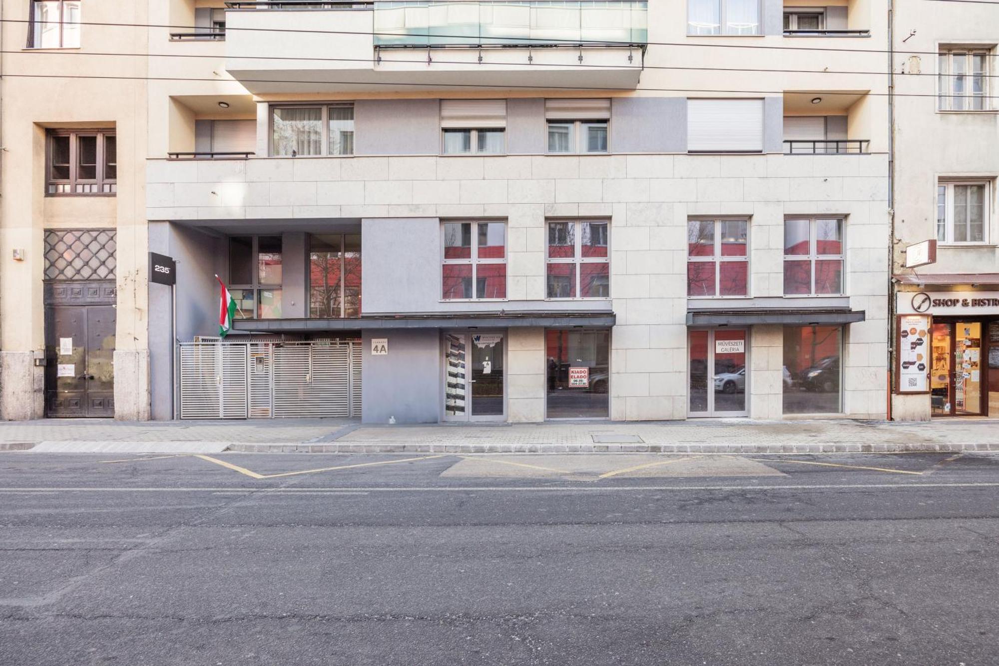 The Chic Crib With Balcony Budapeste Exterior foto